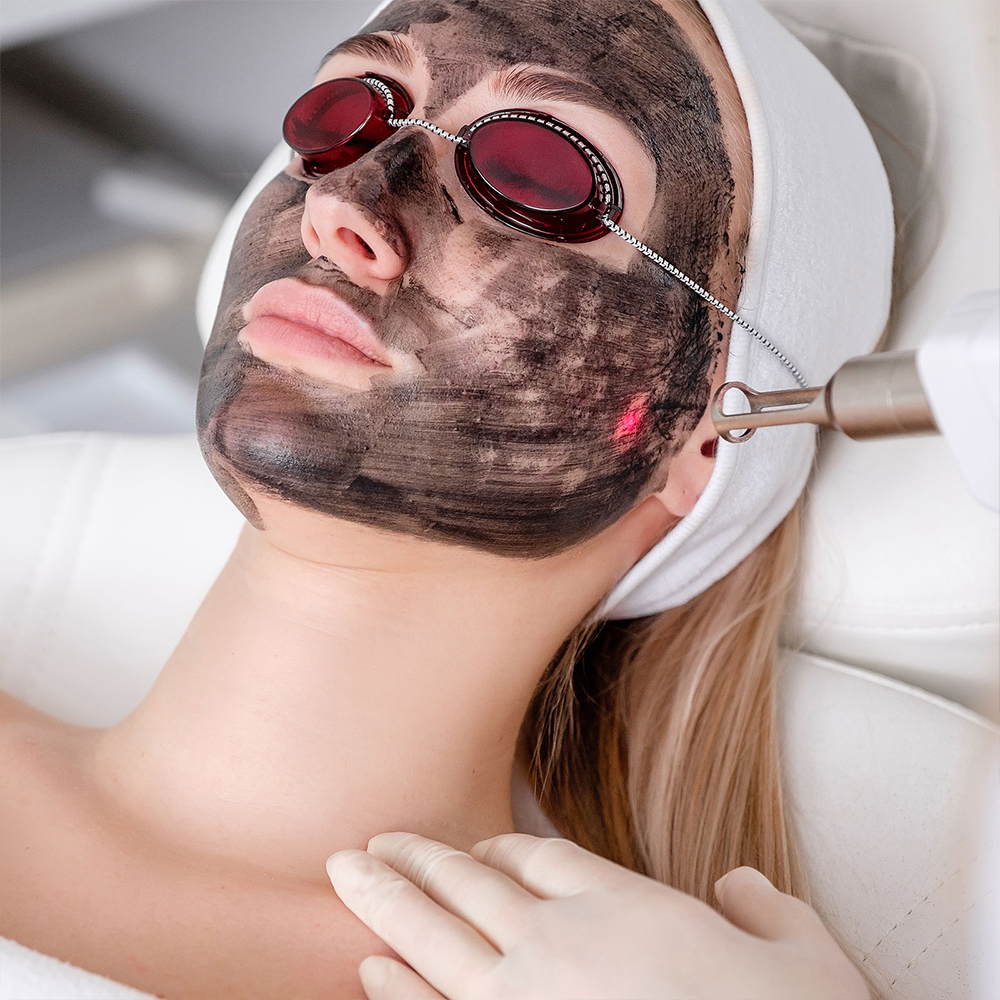 Carbon Facial Treatment Cosmetologist